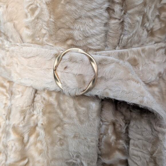 Vintage Lamb Shearling Coat in Sand – Minimalist A-Line Silhouette - Picture 9 of 14